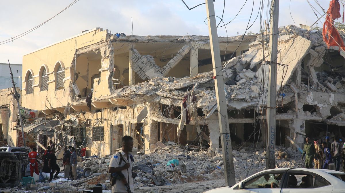 Exploze v Somálsku si vyžádaly nejméně 100 obětí